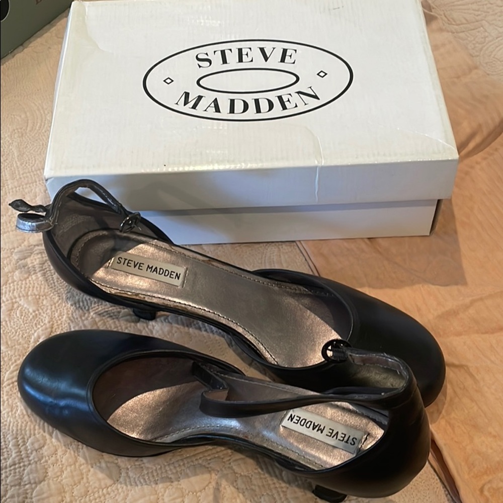 Steve Madden leather kitten heel
